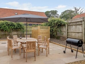 Outdoor dining - Sea Lavender Cottage-UK11930 (Thornham, near Kings Lynn)