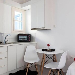 Apartment, 1 Bedroom | Private kitchen