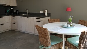 House, 2 Bedrooms | Private kitchen | Espresso maker, fridge, stovetop, dishwasher - De Haas (Oostkapelle)