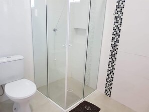 Apartamento, 3 quartos (Cód 170L) | Chuveiro