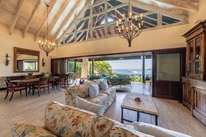 別墅, 3 間臥室 | 起居區 | 電視、 DVD 播放機