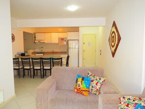 Apartment, 2 Bedrooms (Cod 397A) | Living area - Apartamentos Residencial Nona Martha (Bombinhas)