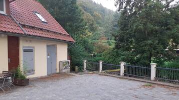 Tempat letak kenderaan sendiri percuma