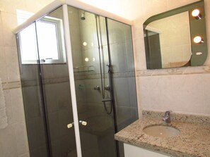 Apartment, 2 Bedrooms | Bathroom | Shower, towels - Cod 416 Apart Resid Atenas 6 Pessoas (Bombinhas)