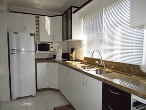Apartment, 2 Schlafzimmer | Eigene Kochnische | Großer Kühlschrank, Mikrowelle, Ofen, Kochgeschirr/Geschirr/Besteck