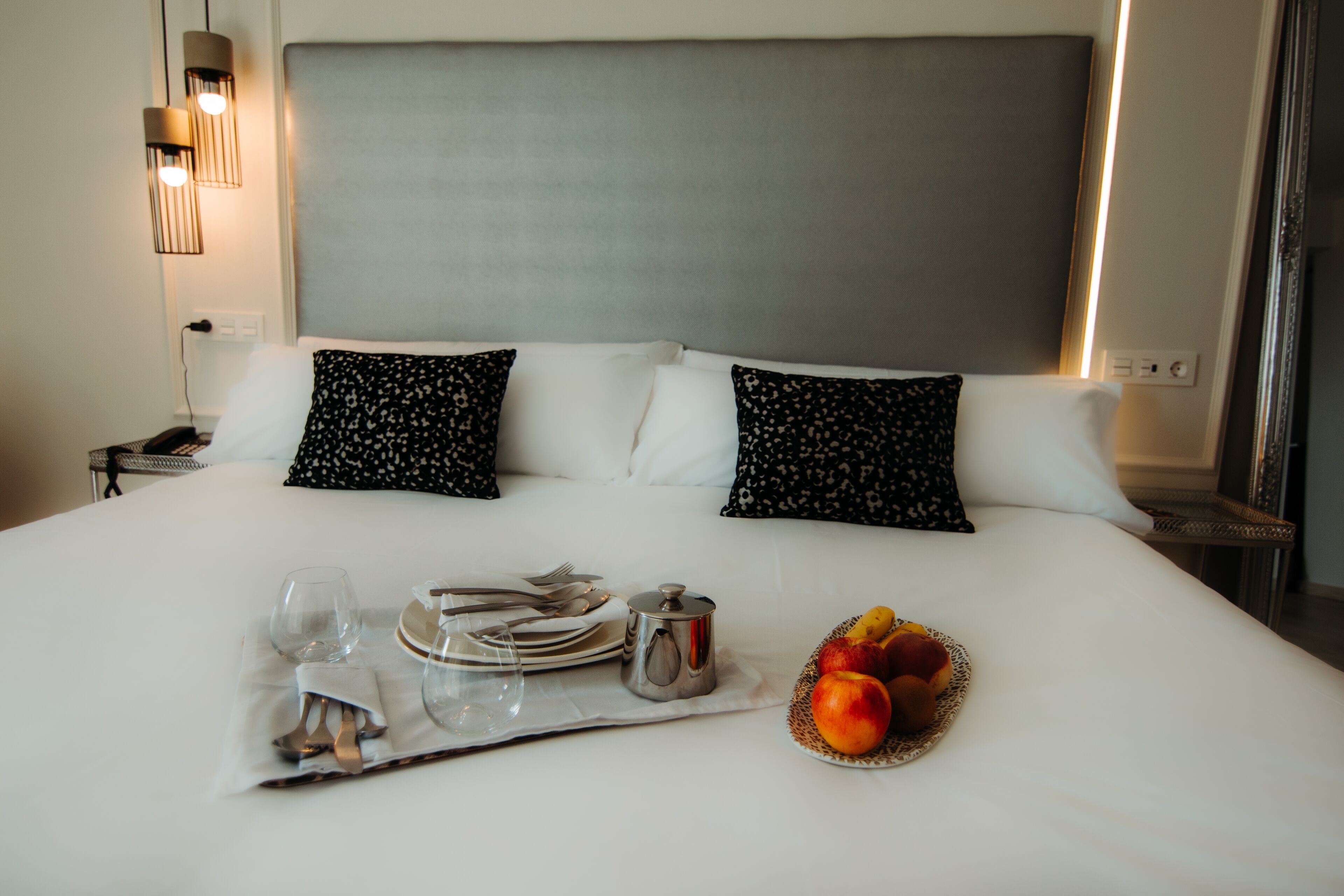 Deluxe-Doppelzimmer | Daunenbettdecken, Betten mit Memory-Foam-Matratzen, Minibar, Zimmersafe