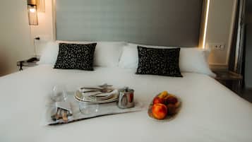Deluxe-Doppelzimmer | Daunenbettdecken, Betten mit Memory-Foam-Matratzen, Minibar, Zimmersafe