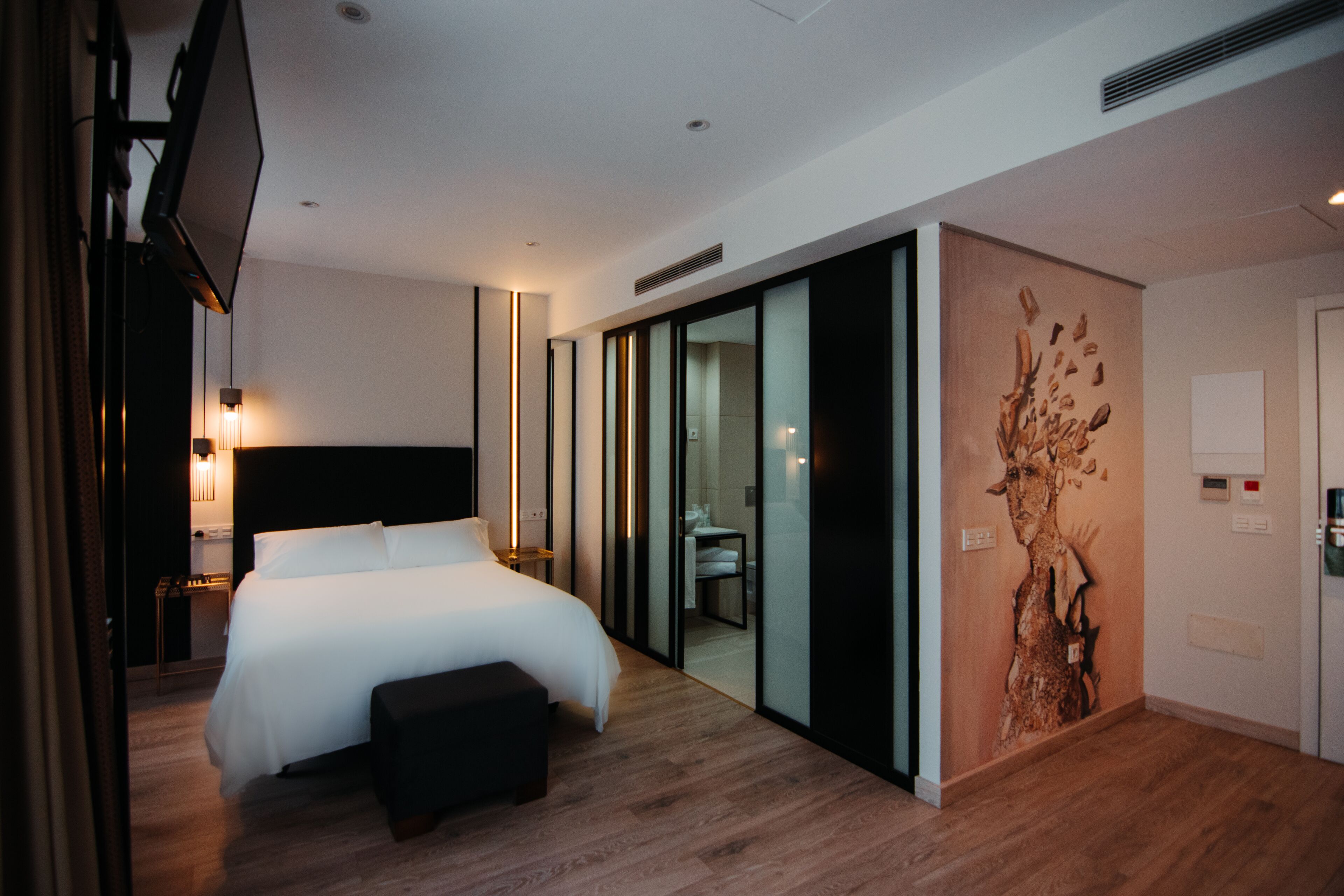 executive double room | 1 bedroom, down duvets, memory-foam beds, minibar