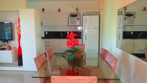Apartment, 2 Bedrooms | In-room dining - Cod 454 Apart 2 Dormit Com 02 Garagens (Bombinhas)