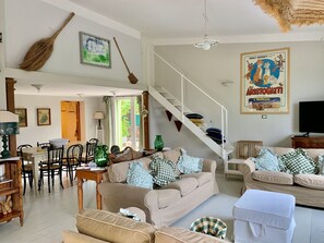 Télévision, cheminée