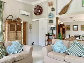 Télévision, cheminée