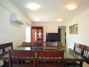 Apartamento, 3 quartos (Cód 460) | Opções para refeição no quarto