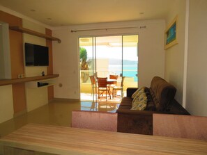 Apartamento, 3 quartos | Área de estar