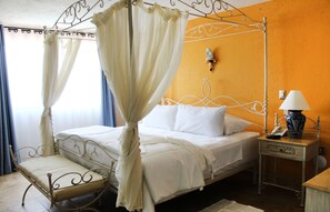 Presidential Room, 1 King Bed, Hot Tub | Egyptian cotton sheets, premium bedding, down comforters - Hotel Boutique La Rioja (Atlixco)