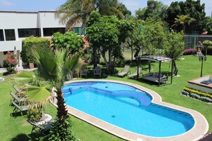 Outdoor pool, pool umbrellas, sun loungers