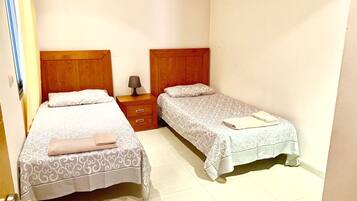 City Apartment | 3 bedrooms, iron/ironing board, free WiFi, bed sheets