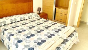City Apartment | 3 bedrooms, iron/ironing board, free WiFi, bed sheets - Espectacular Apartamento centro Alicante (Alicante)