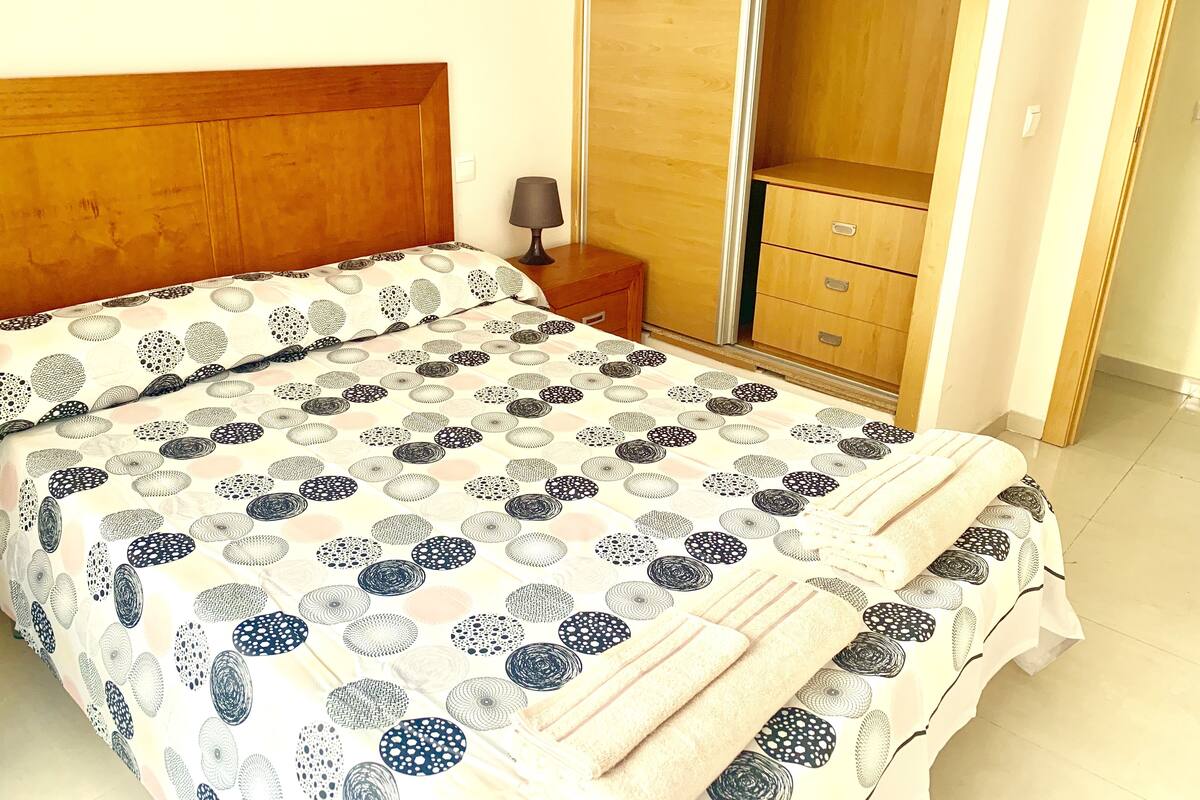 City Apartment | 3 bedrooms, iron/ironing board, free WiFi, bed sheets