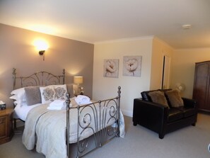 Una televisión de pantalla plana