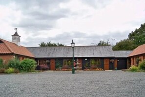 Front of property - The White Horse Inn (Halstead)