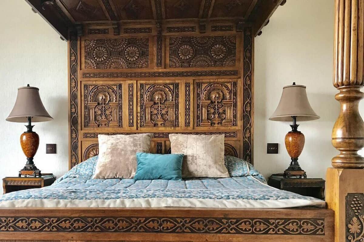 Romantic Double Room | Peralatan tempat tidur premium, peti besi dalam bilik, meja 