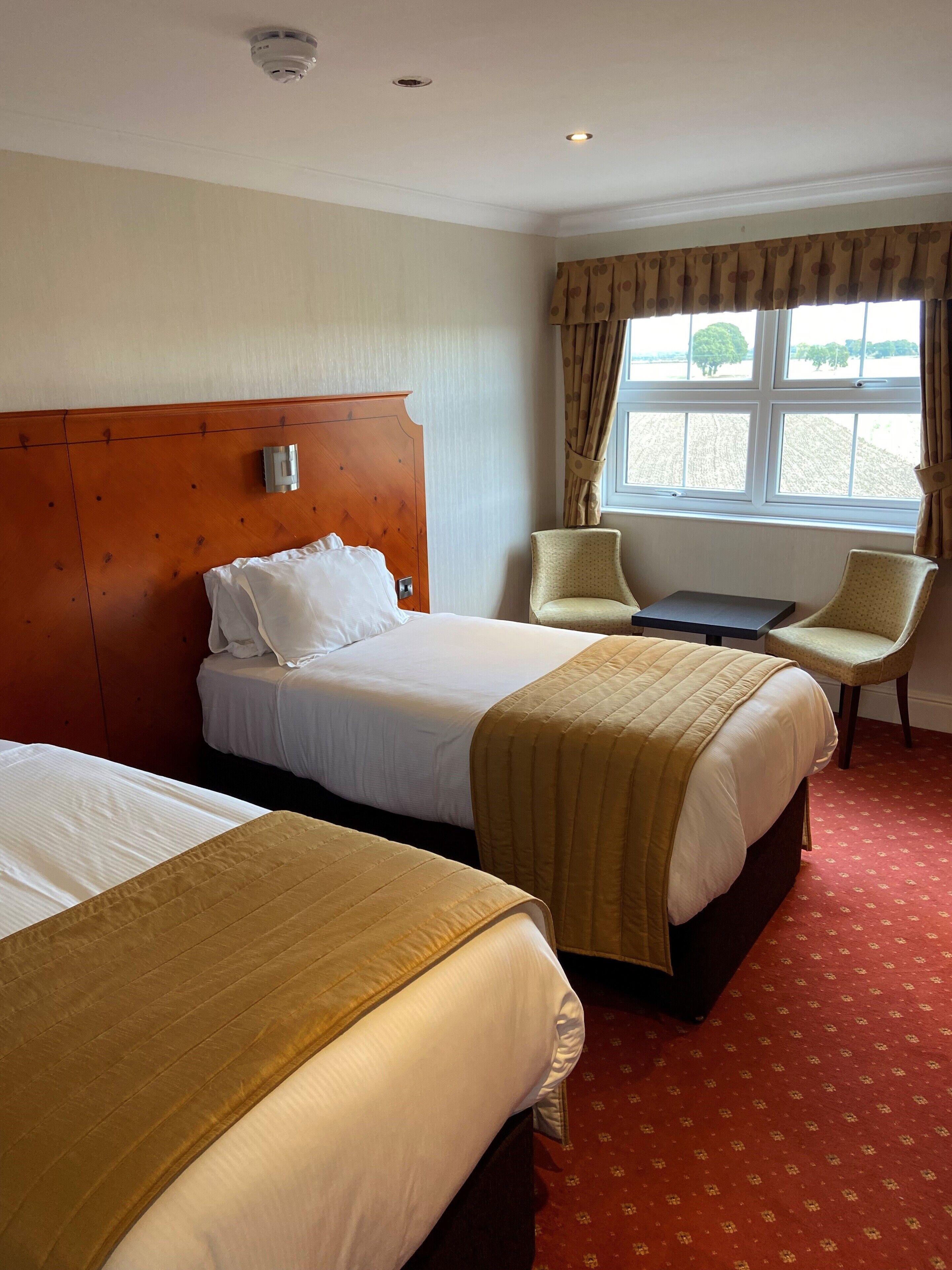 twin room | 1 bedroom, premium bedding, in-room safe, desk