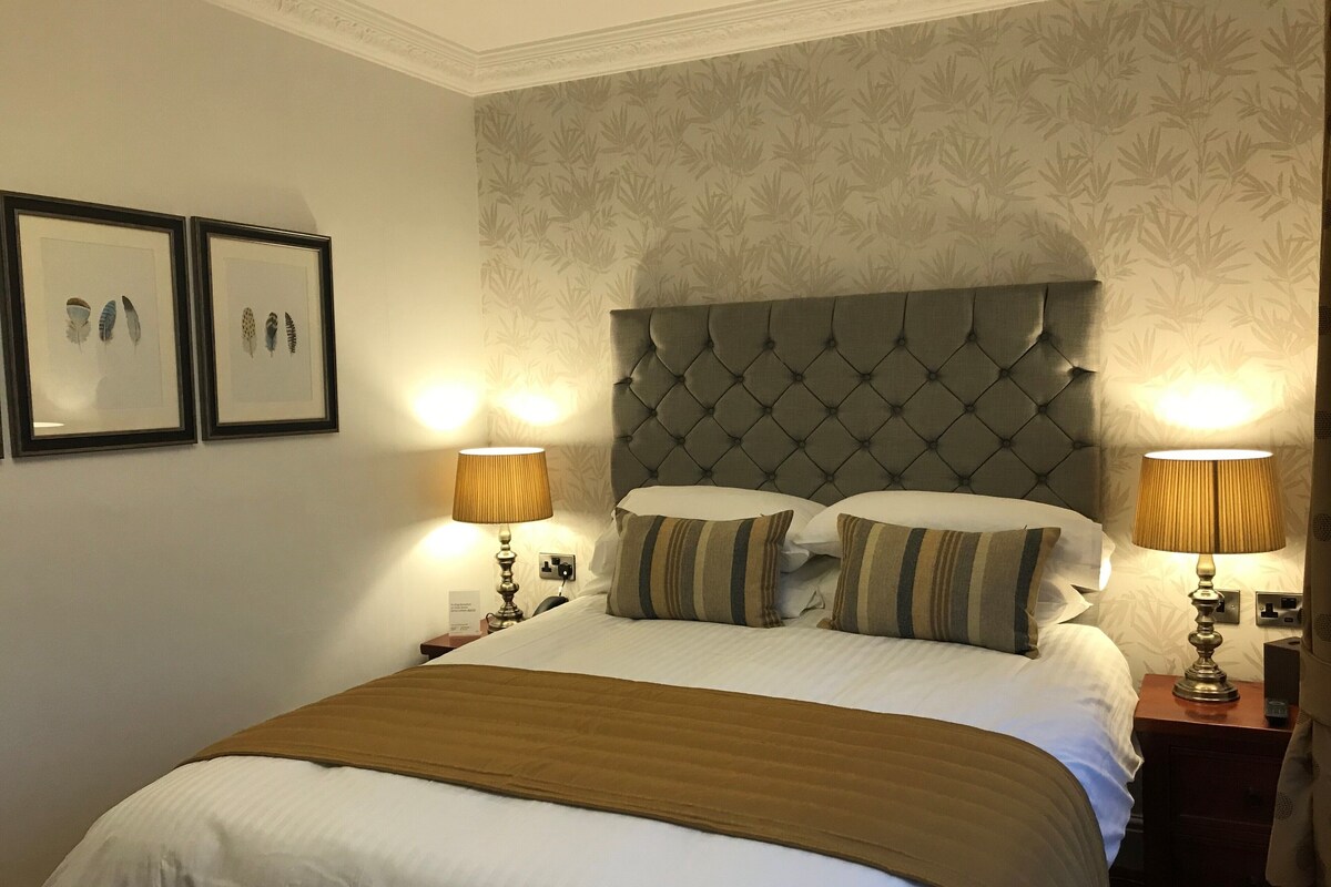 Premium bedding, in-room safe, desk, soundproofing