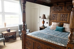 1 bedroom, premium bedding, in-room safe, desk