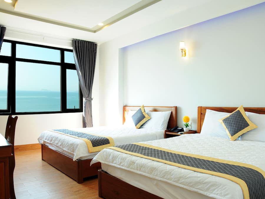Family Room | Minibar, desk, free WiFi, bed sheets