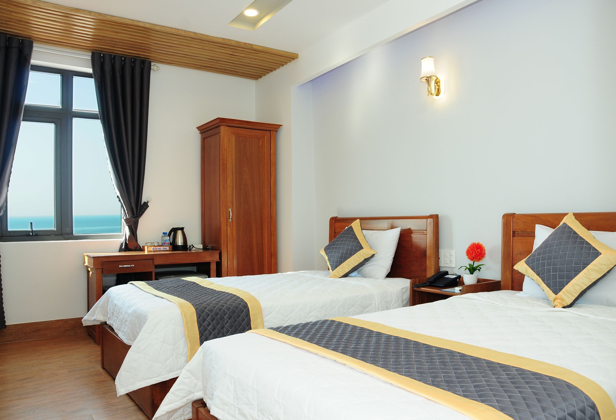 Minibar, desk, free WiFi, bed sheets
