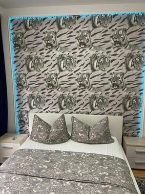 办公桌、隔音、免费 WiFi