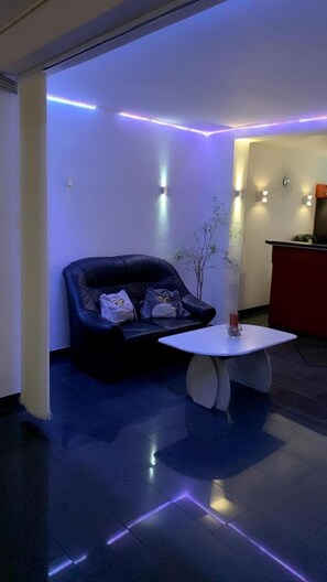 Desk, soundproofing, free WiFi