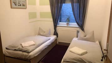 Twin Room with Shared Shower and Toilet | Desk, soundproofing, free WiFi