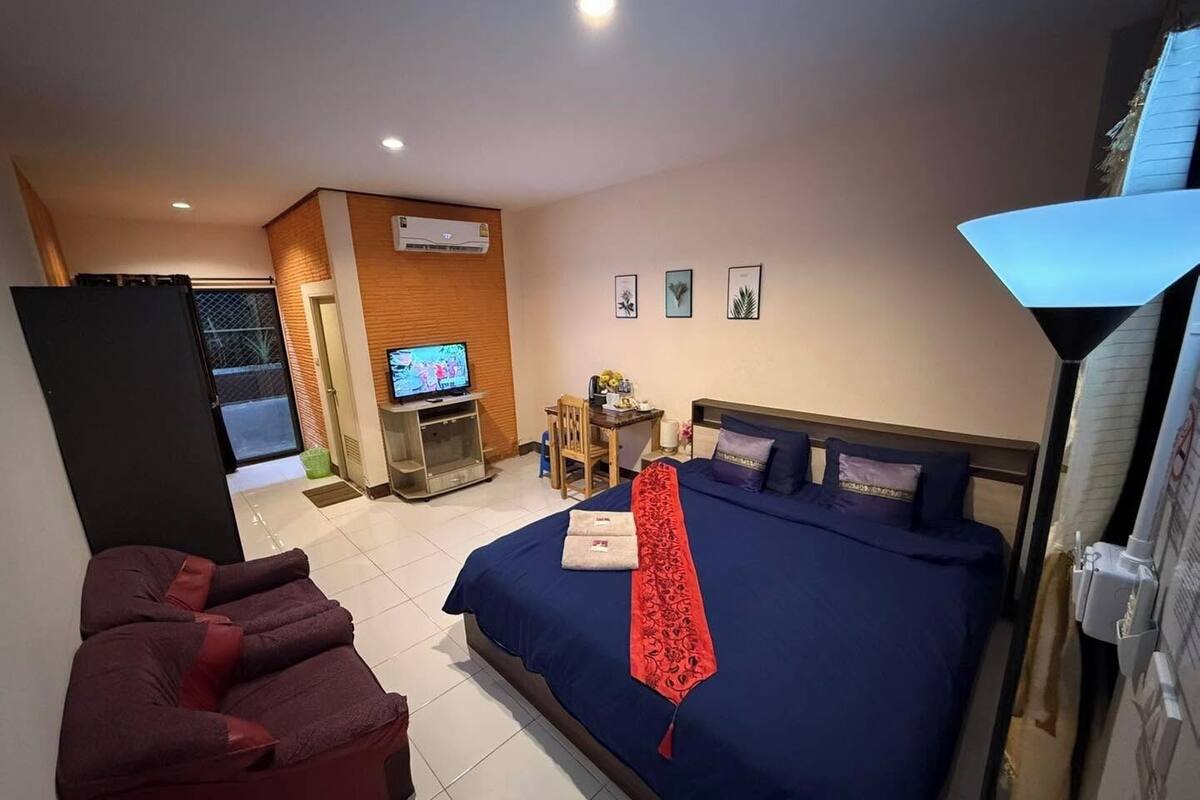 Minibar, free WiFi