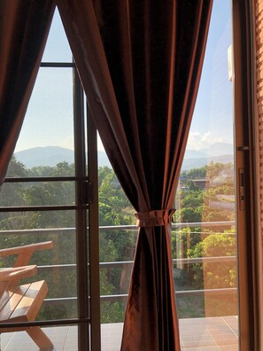 Standard Room with Mountain view | 迷你吧、免费 WiFi