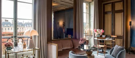 Egyptian cotton sheets, premium bedding, down duvets, pillow-top beds