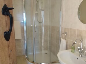 Doppelzimmer | Dusche im Bad