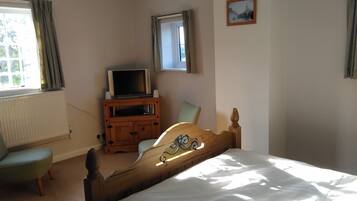 Double Room | Iron/ironing board, free WiFi, bed sheets
