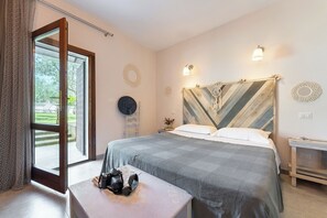 2 chambres, coffres-forts dans les chambres, fer et planche à repasser