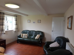 Basic Cottage | 3 bedrooms, iron/ironing board, free WiFi, bed sheets