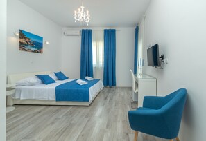 Comfort Double Room (Room 2, First Floor) | Premium bedding, minibar, in-room safe, desk - Villa Lux (Trogir)