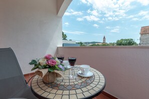 Comfort Double Room (Green) | City view