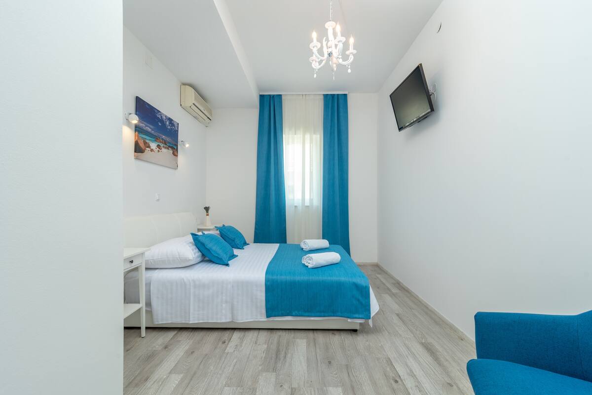 Deluxe Double Room (Rooms 4, 5, First Floor) | Premium bedding, minibar, in-room safe, desk