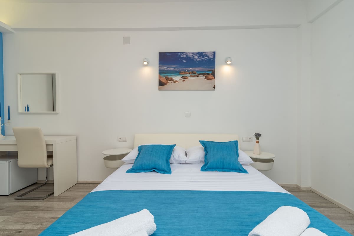 Deluxe Double Room (Ground Floor) | Premium bedding, minibar, in-room safe, desk