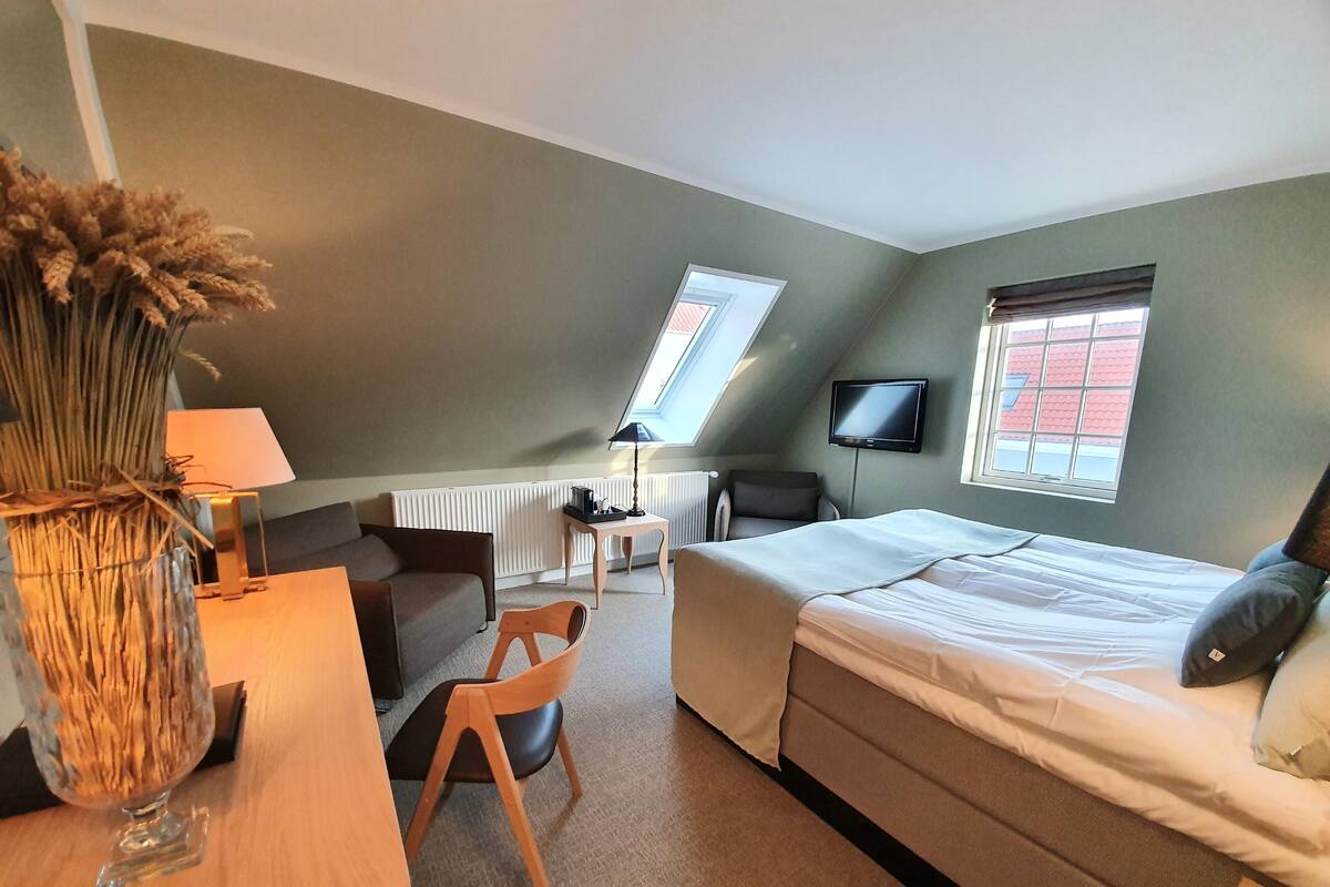 Superior Double Room, Courtyard View | Desk, soundproofing, rollaway beds (surcharge), WiFi (free)