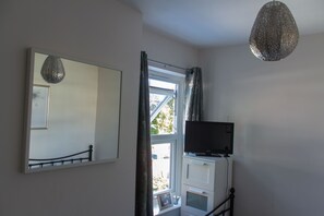 Double Room | Iron/ironing board, free WiFi, bed sheets