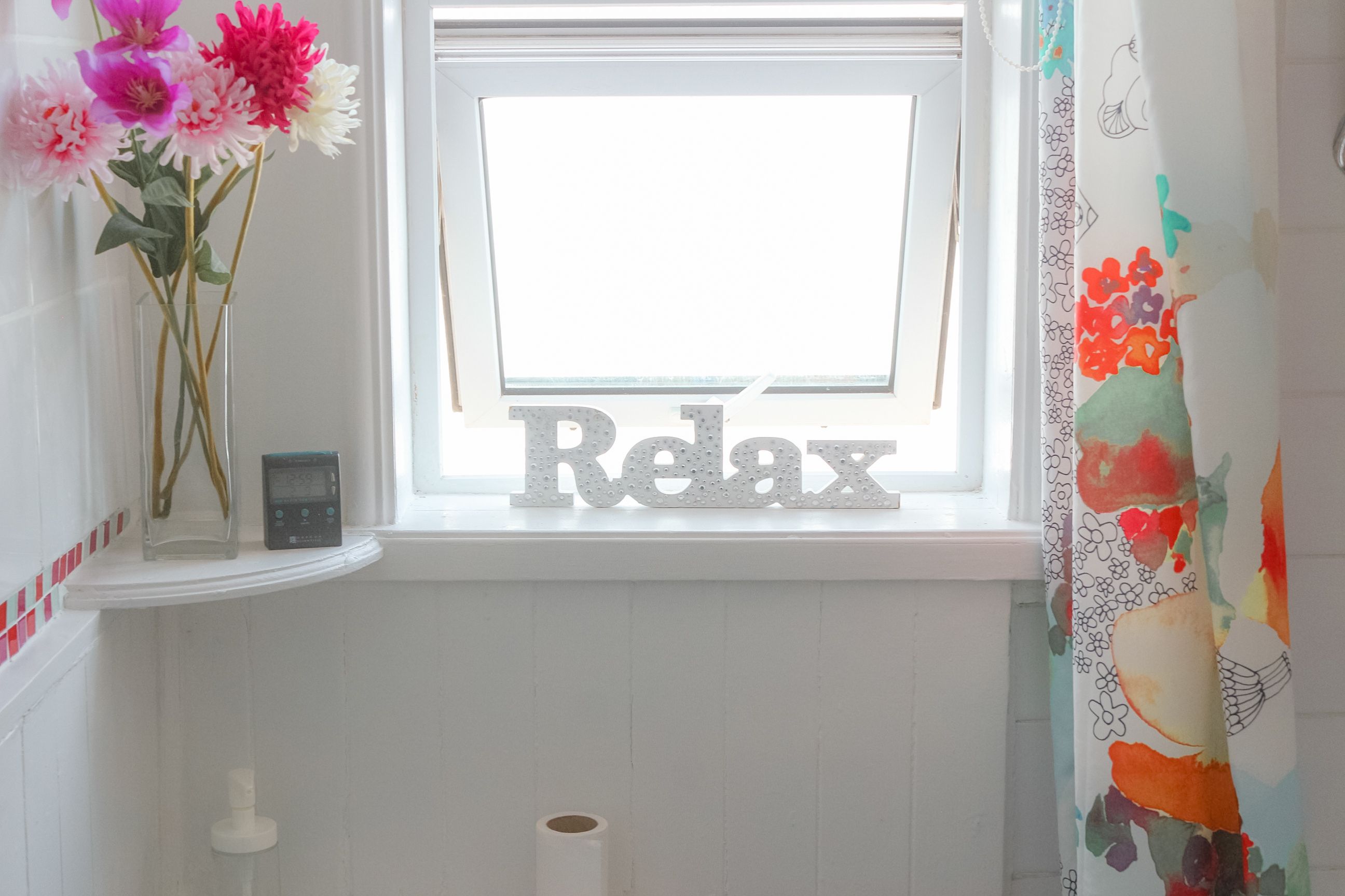 Deluxe Double Room | Bathroom | Combined shower/tub, towels, soap, toilet paper