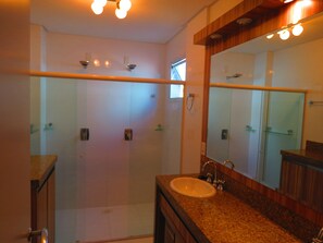 Apartment | Badezimmer | Handtücher