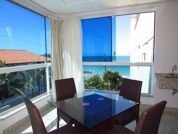 Apartment, 3 Bedrooms | In-room dining