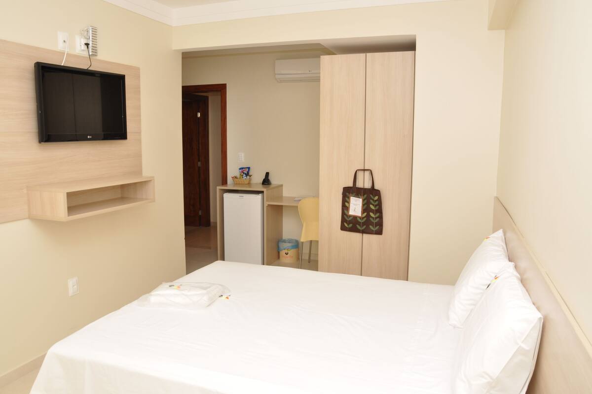 Quarto luxo | Camas extras/dobráveis (sobretaxa), Wi-Fi de cortesia, roupa de cama